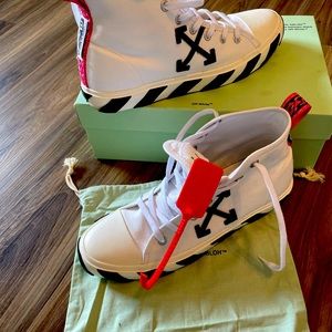 Off-White Vulcanized Mid White black
